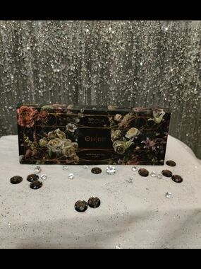 Zoeva Opulence Blush Pallete